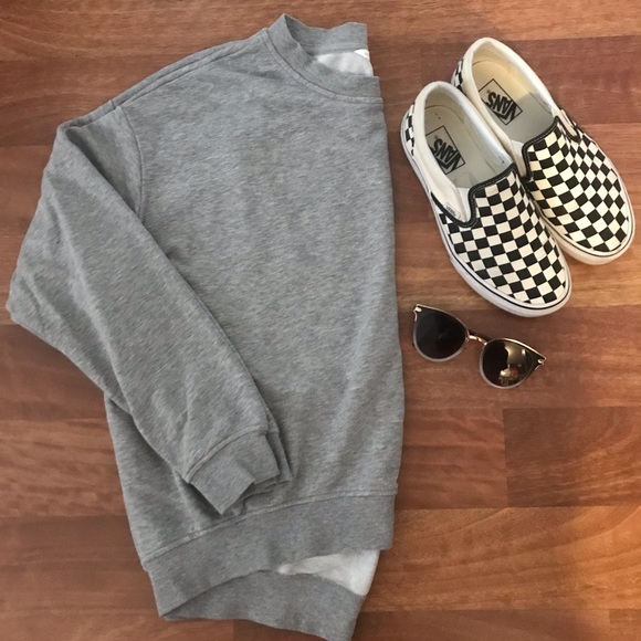 H&M Tops - H&M Gray Basic Sweatshirt